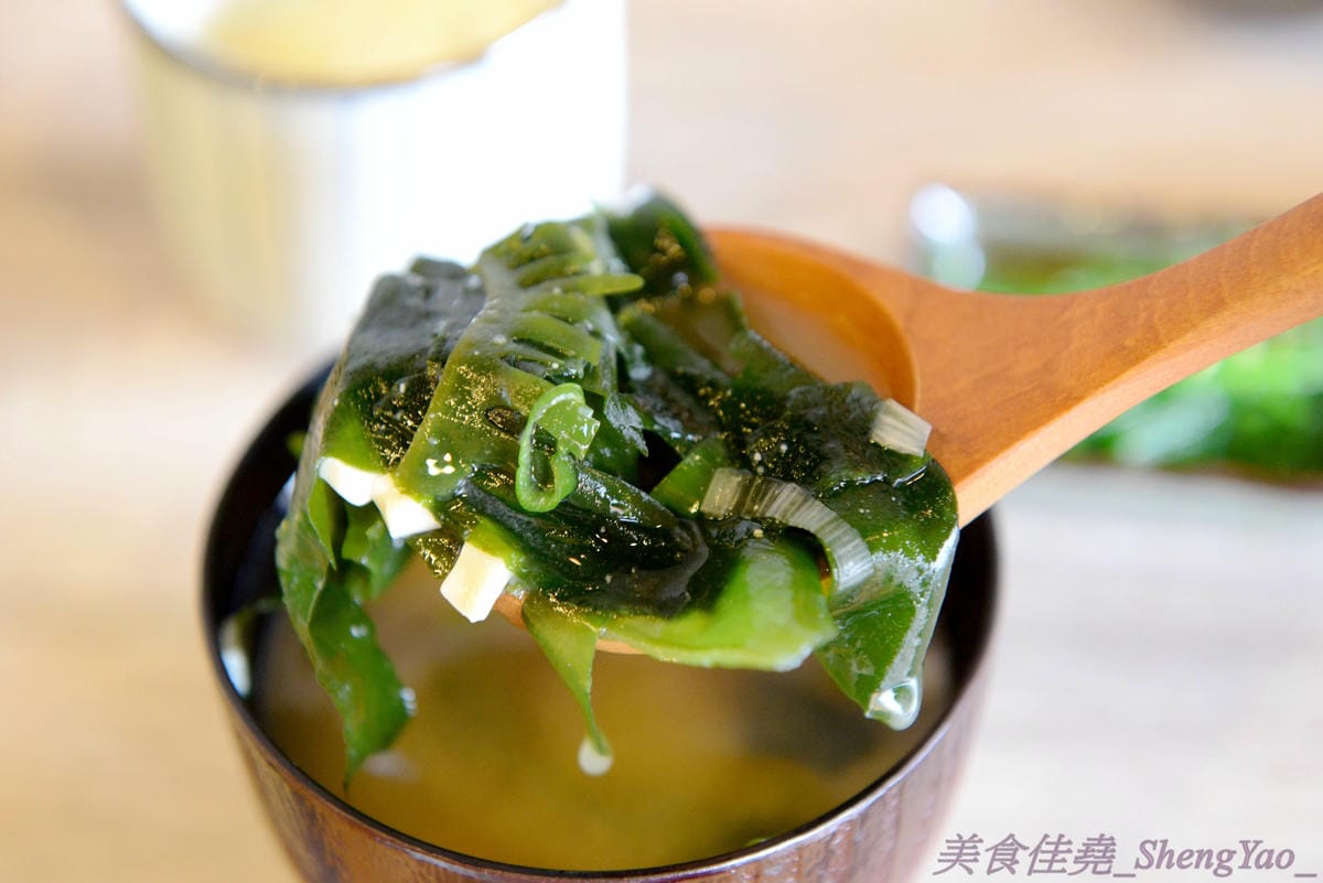 [台中沙鹿]初曉 江戶天麩羅專賣 沙鹿店 – 無疑是沙鹿今年上半年度最厲害的新餐廳了,天麩羅炸物真材實料,麵衣薄且不油膩,吃得出食材鮮味,午茶甜點也很有特色,抹茶系列使用來自日本的京都宇