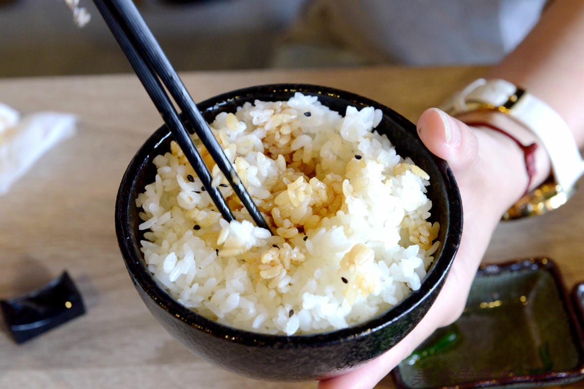 [台中沙鹿]初曉 江戶天麩羅專賣 沙鹿店 – 無疑是沙鹿今年上半年度最厲害的新餐廳了,天麩羅炸物真材實料,麵衣薄且不油膩,吃得出食材鮮味,午茶甜點也很有特色,抹茶系列使用來自日本的京都宇