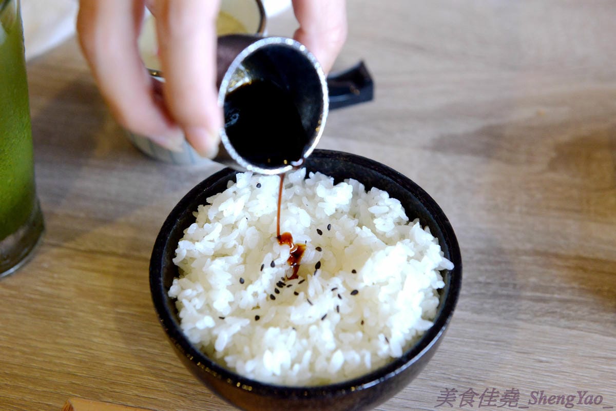 [台中沙鹿]初曉 江戶天麩羅專賣 沙鹿店 – 無疑是沙鹿今年上半年度最厲害的新餐廳了,天麩羅炸物真材實料,麵衣薄且不油膩,吃得出食材鮮味,午茶甜點也很有特色,抹茶系列使用來自日本的京都宇
