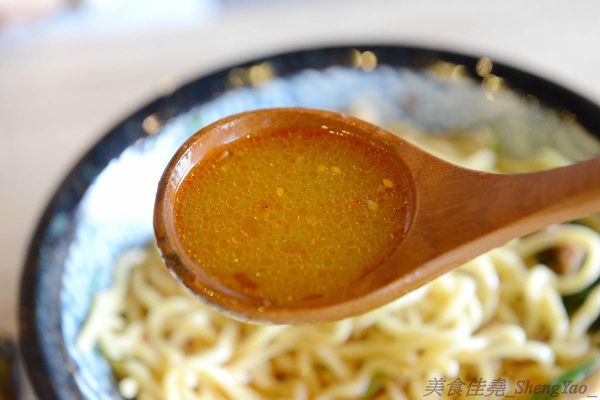 [台中沙鹿]初曉 江戶天麩羅專賣 沙鹿店 – 無疑是沙鹿今年上半年度最厲害的新餐廳了,天麩羅炸物真材實料,麵衣薄且不油膩,吃得出食材鮮味,午茶甜點也很有特色,抹茶系列使用來自日本的京都宇