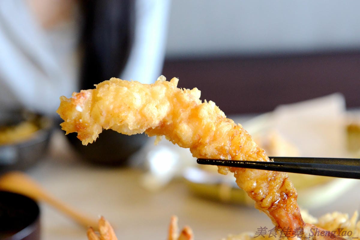 [台中沙鹿]初曉 江戶天麩羅專賣 沙鹿店 – 無疑是沙鹿今年上半年度最厲害的新餐廳了,天麩羅炸物真材實料,麵衣薄且不油膩,吃得出食材鮮味,午茶甜點也很有特色,抹茶系列使用來自日本的京都宇