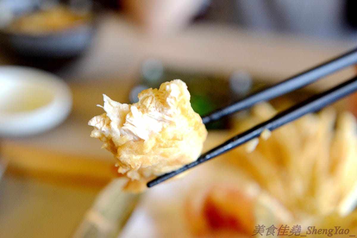 [台中沙鹿]初曉 江戶天麩羅專賣 沙鹿店 – 無疑是沙鹿今年上半年度最厲害的新餐廳了,天麩羅炸物真材實料,麵衣薄且不油膩,吃得出食材鮮味,午茶甜點也很有特色,抹茶系列使用來自日本的京都宇