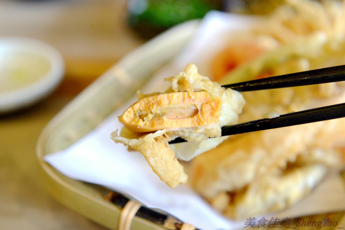 [台中沙鹿]初曉 江戶天麩羅專賣 沙鹿店 – 無疑是沙鹿今年上半年度最厲害的新餐廳了,天麩羅炸物真材實料,麵衣薄且不油膩,吃得出食材鮮味,午茶甜點也很有特色,抹茶系列使用來自日本的京都宇