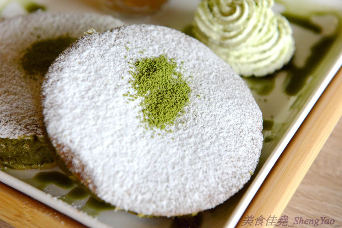 [台中沙鹿]初曉 江戶天麩羅專賣 沙鹿店 – 無疑是沙鹿今年上半年度最厲害的新餐廳了,天麩羅炸物真材實料,麵衣薄且不油膩,吃得出食材鮮味,午茶甜點也很有特色,抹茶系列使用來自日本的京都宇