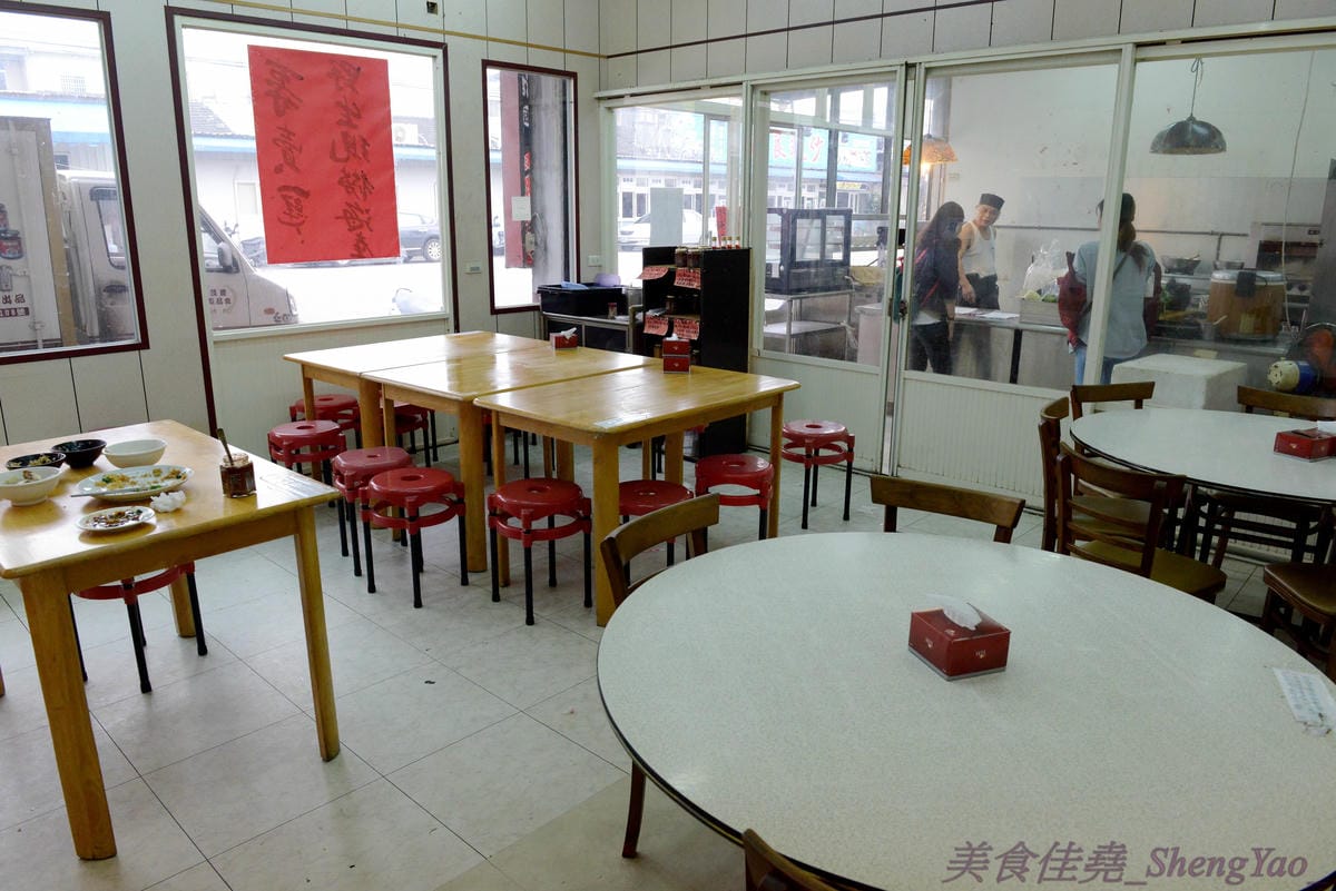 [台中沙鹿]故鄉飯麵現炒小吃 – 老師傅的手路菜餐廳,熱炒菜色豐富,便宜好吃有水準,而且還有賣單人份的,一個人來吃也合適。(遷至清水區臨港路5段72號)