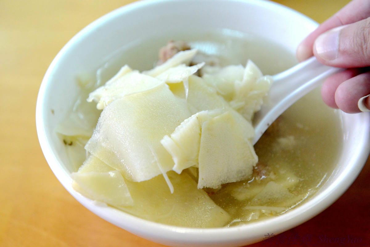 [台中沙鹿]故鄉飯麵現炒小吃 – 老師傅的手路菜餐廳,熱炒菜色豐富,便宜好吃有水準,而且還有賣單人份的,一個人來吃也合適。(遷至清水區臨港路5段72號)