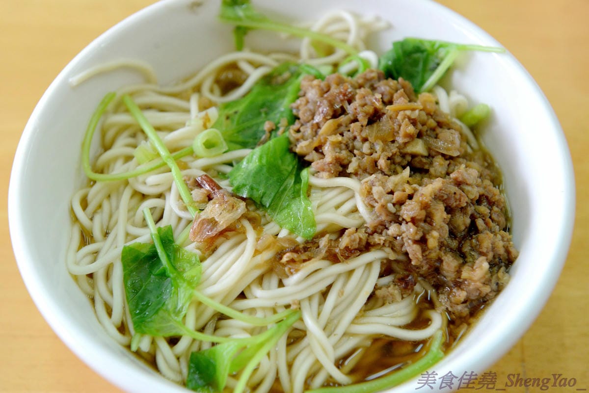 [台中沙鹿]故鄉飯麵現炒小吃 – 老師傅的手路菜餐廳,熱炒菜色豐富,便宜好吃有水準,而且還有賣單人份的,一個人來吃也合適。(遷至清水區臨港路5段72號)