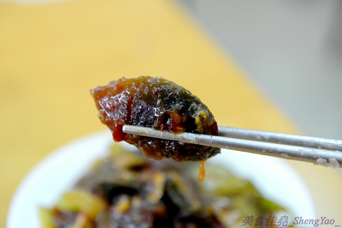 [台中沙鹿]故鄉飯麵現炒小吃 – 老師傅的手路菜餐廳,熱炒菜色豐富,便宜好吃有水準,而且還有賣單人份的,一個人來吃也合適。(遷至清水區臨港路5段72號)