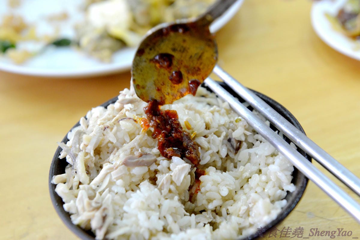 [台中沙鹿]故鄉飯麵現炒小吃 – 老師傅的手路菜餐廳,熱炒菜色豐富,便宜好吃有水準,而且還有賣單人份的,一個人來吃也合適。(遷至清水區臨港路5段72號)