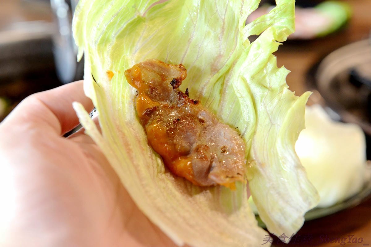 [台中梧棲]57夯肉 – 梧棲第一家燒肉火鍋吃到飽餐廳,食材幾乎都很新鮮,肉類和海鮮品質還算不錯,平價收費,烤完身上無油煙味,5/14-5/27試營運期間免收一成服務費。