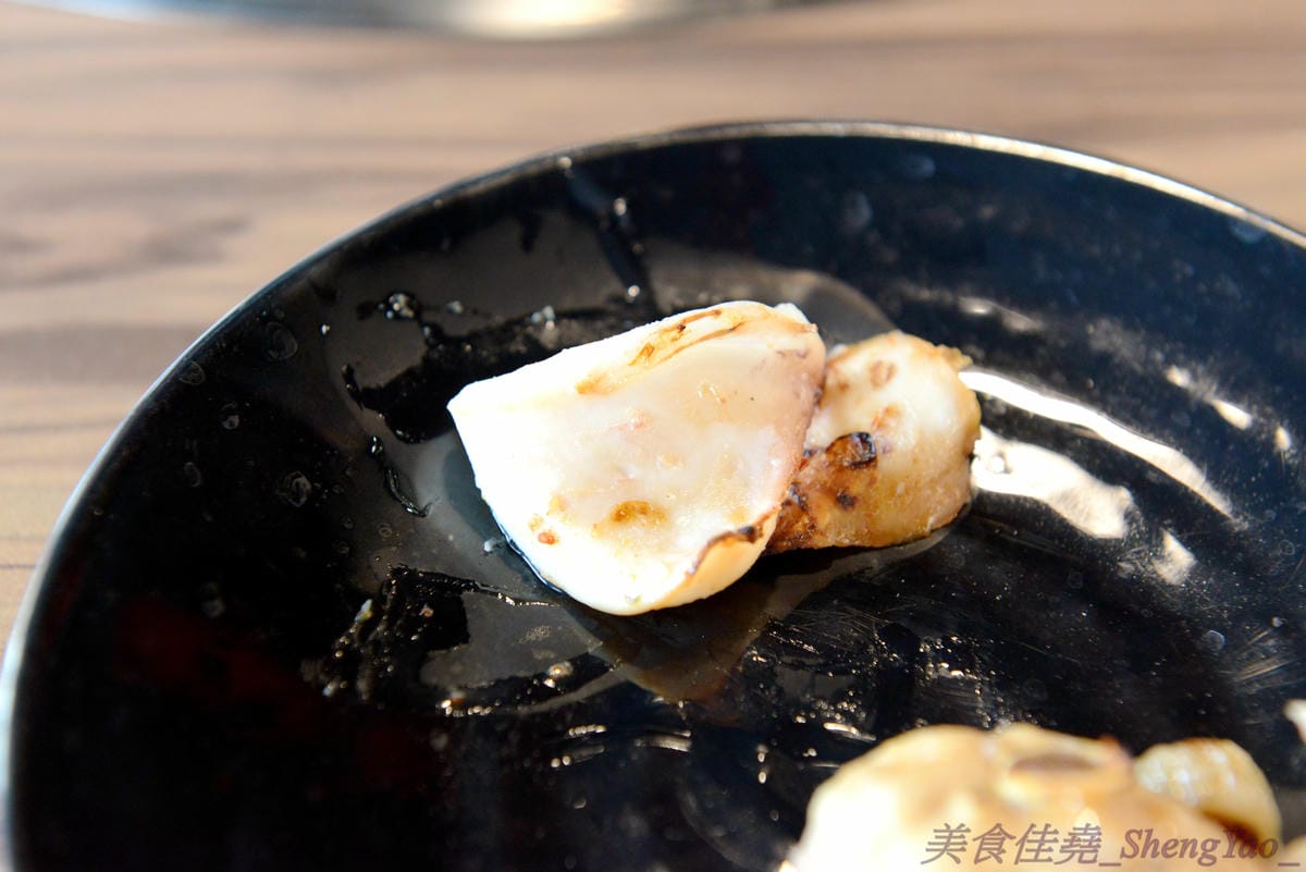 [台中梧棲]57夯肉 – 梧棲第一家燒肉火鍋吃到飽餐廳,食材幾乎都很新鮮,肉類和海鮮品質還算不錯,平價收費,烤完身上無油煙味,5/14-5/27試營運期間免收一成服務費。