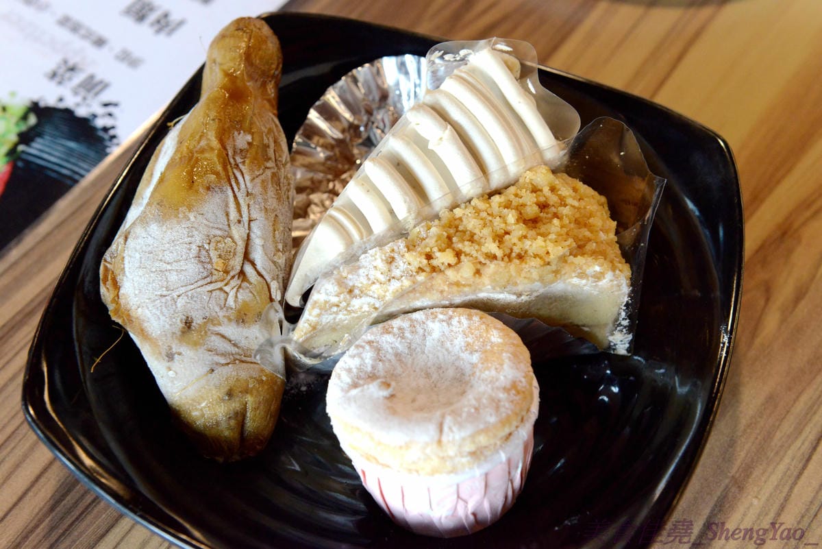 [台中梧棲]57夯肉 – 梧棲第一家燒肉火鍋吃到飽餐廳,食材幾乎都很新鮮,肉類和海鮮品質還算不錯,平價收費,烤完身上無油煙味,5/14-5/27試營運期間免收一成服務費。