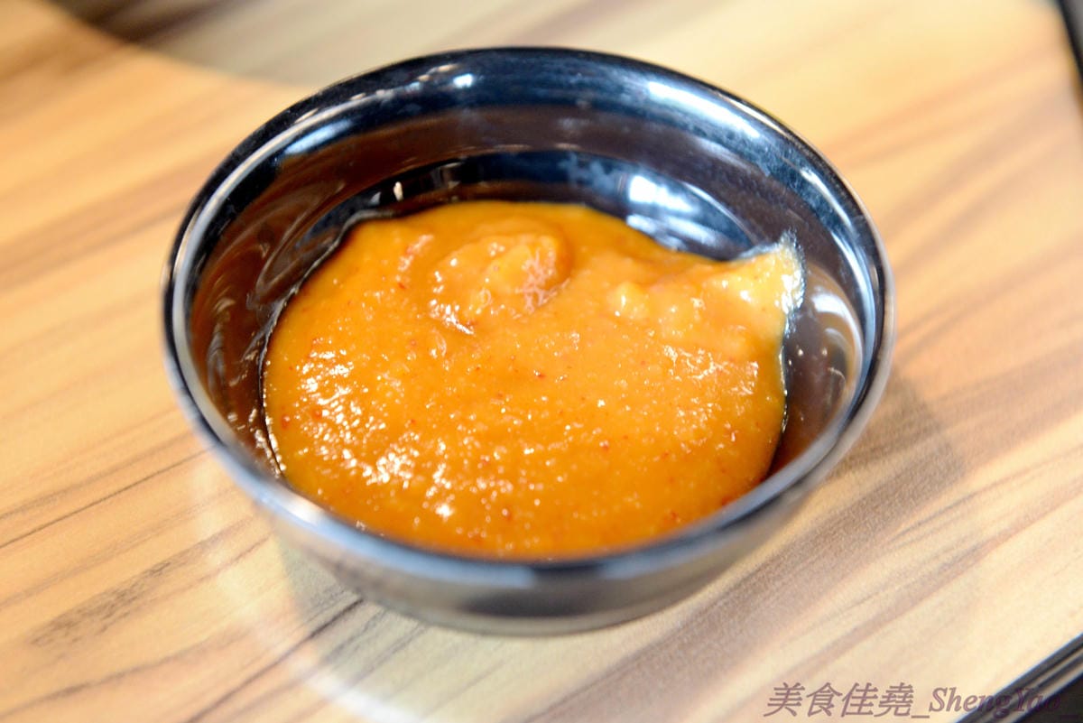 [台中梧棲]57夯肉 – 梧棲第一家燒肉火鍋吃到飽餐廳,食材幾乎都很新鮮,肉類和海鮮品質還算不錯,平價收費,烤完身上無油煙味,5/14-5/27試營運期間免收一成服務費。