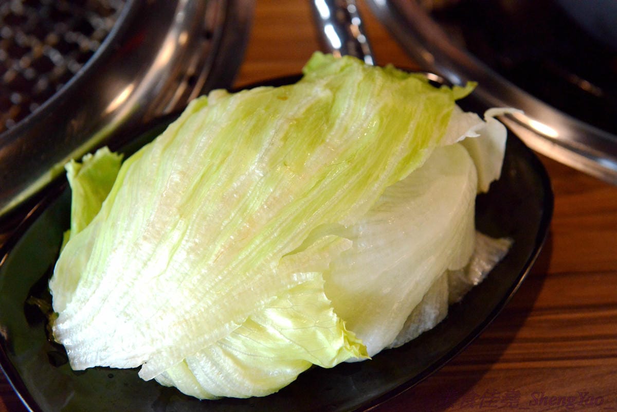 [台中梧棲]57夯肉 – 梧棲第一家燒肉火鍋吃到飽餐廳,食材幾乎都很新鮮,肉類和海鮮品質還算不錯,平價收費,烤完身上無油煙味,5/14-5/27試營運期間免收一成服務費。