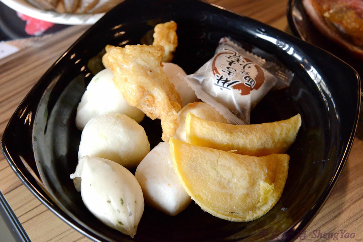 [台中梧棲]57夯肉 – 梧棲第一家燒肉火鍋吃到飽餐廳,食材幾乎都很新鮮,肉類和海鮮品質還算不錯,平價收費,烤完身上無油煙味,5/14-5/27試營運期間免收一成服務費。