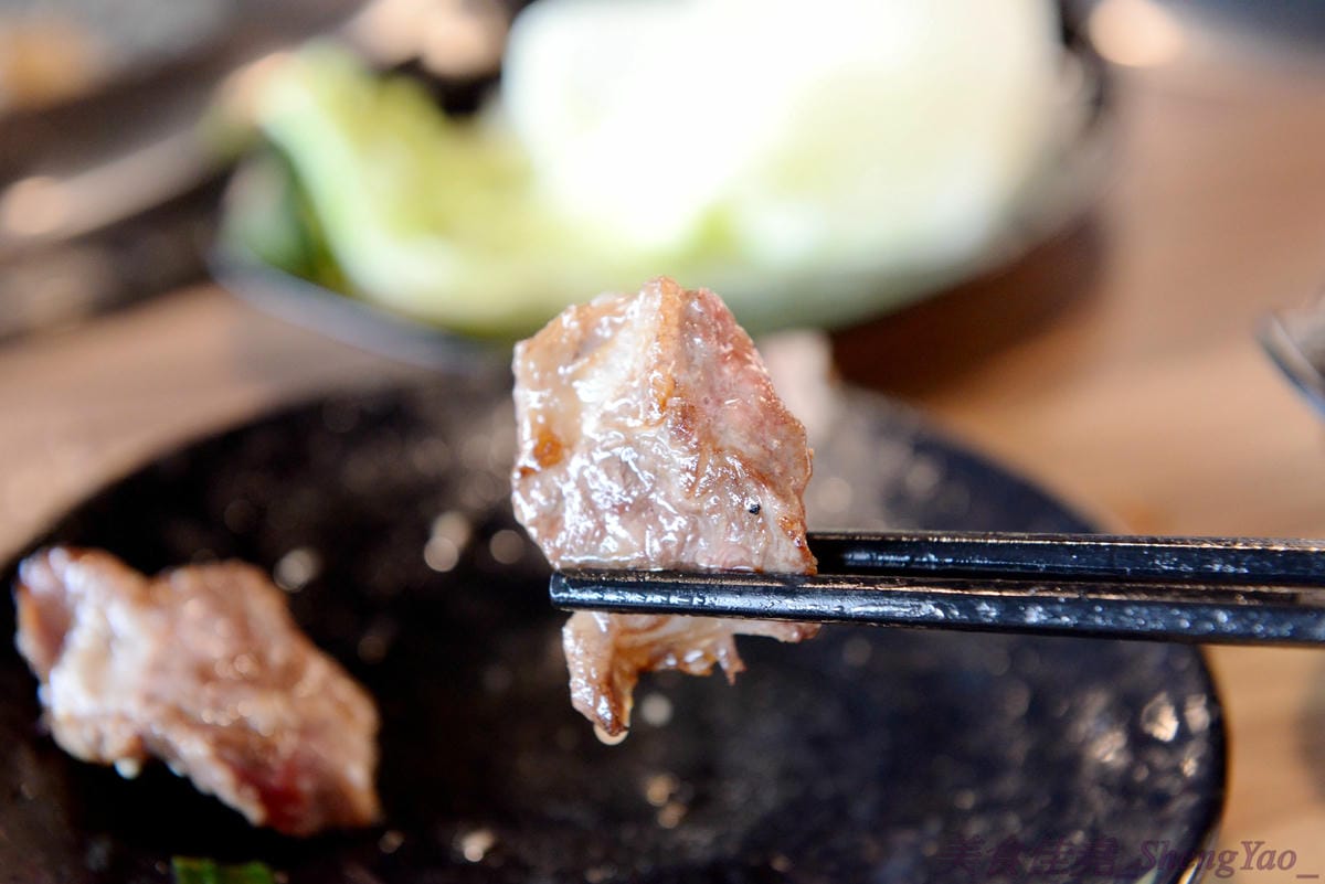 [台中梧棲]57夯肉 – 梧棲第一家燒肉火鍋吃到飽餐廳,食材幾乎都很新鮮,肉類和海鮮品質還算不錯,平價收費,烤完身上無油煙味,5/14-5/27試營運期間免收一成服務費。