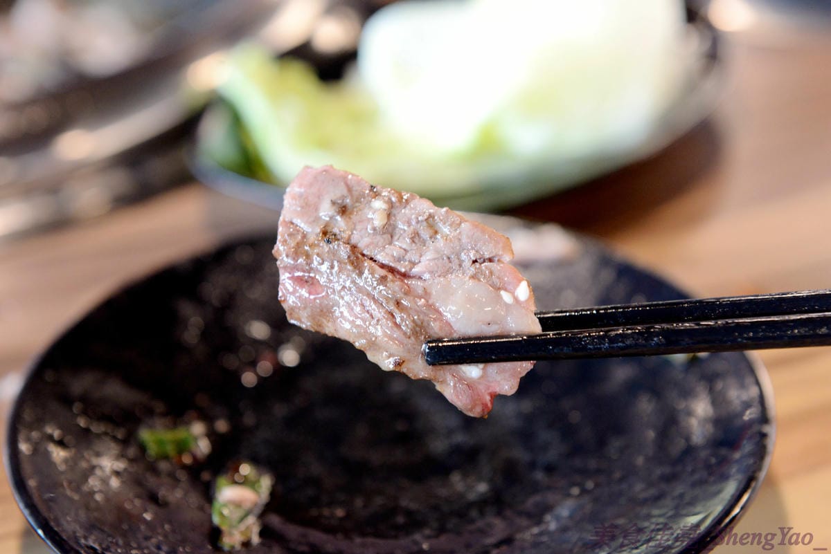 [台中梧棲]57夯肉 – 梧棲第一家燒肉火鍋吃到飽餐廳,食材幾乎都很新鮮,肉類和海鮮品質還算不錯,平價收費,烤完身上無油煙味,5/14-5/27試營運期間免收一成服務費。