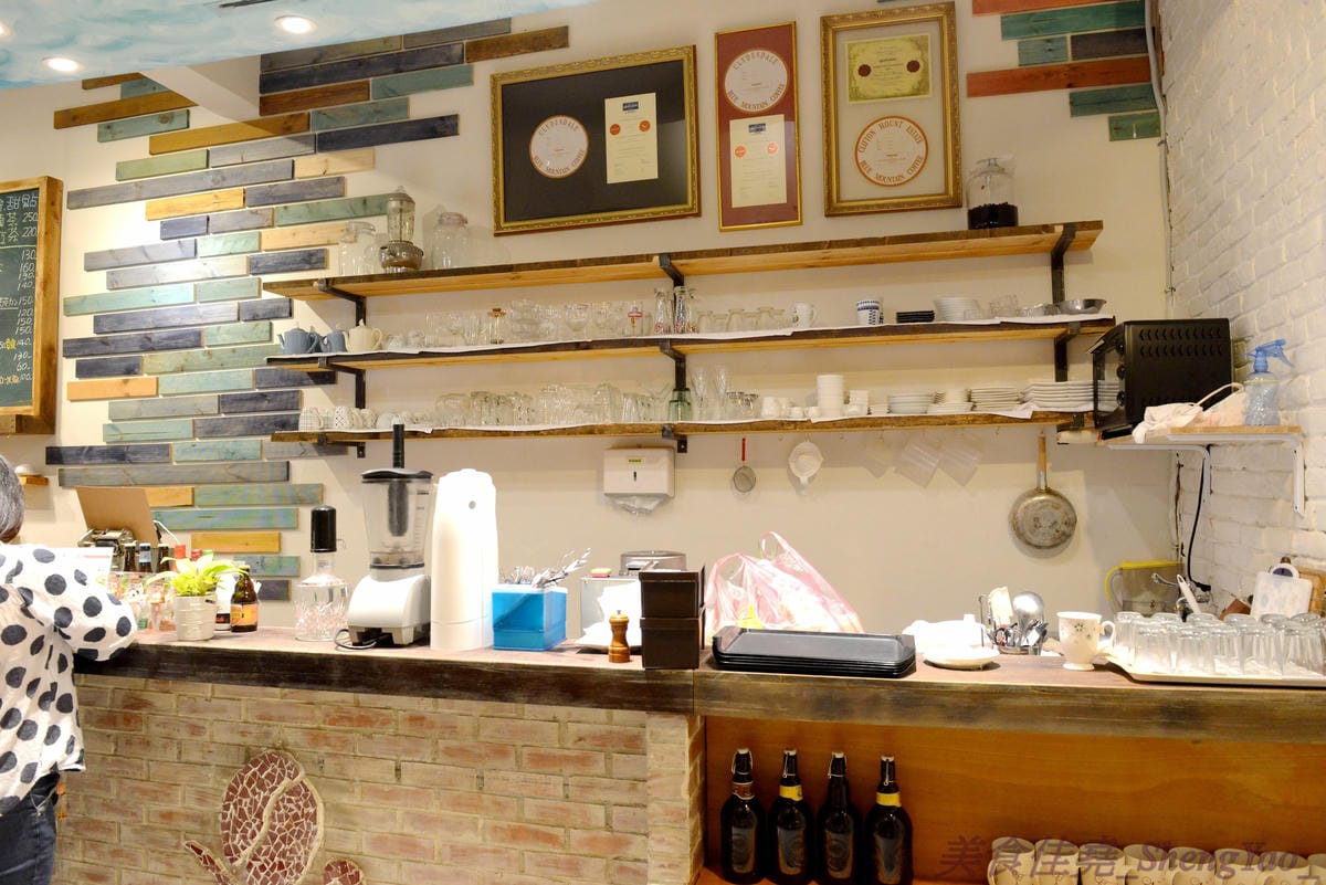 [基隆仁愛]朱比特咖啡 – 基隆新開幕的特色咖啡店,店內裝潢以海洋為元素,結合藝文氣息,咖啡使用自烘咖啡豆,單品咖啡好喝夠水準,5/20以前全店消費一律8折。(已歇業)