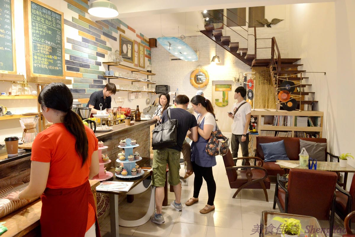 [基隆仁愛]朱比特咖啡 – 基隆新開幕的特色咖啡店,店內裝潢以海洋為元素,結合藝文氣息,咖啡使用自烘咖啡豆,單品咖啡好喝夠水準,5/20以前全店消費一律8折。(已歇業)