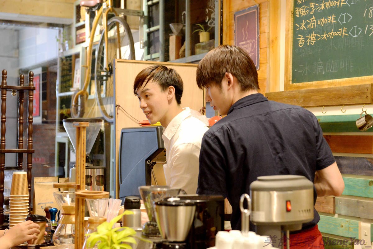 [基隆仁愛]朱比特咖啡 – 基隆新開幕的特色咖啡店,店內裝潢以海洋為元素,結合藝文氣息,咖啡使用自烘咖啡豆,單品咖啡好喝夠水準,5/20以前全店消費一律8折。(已歇業)