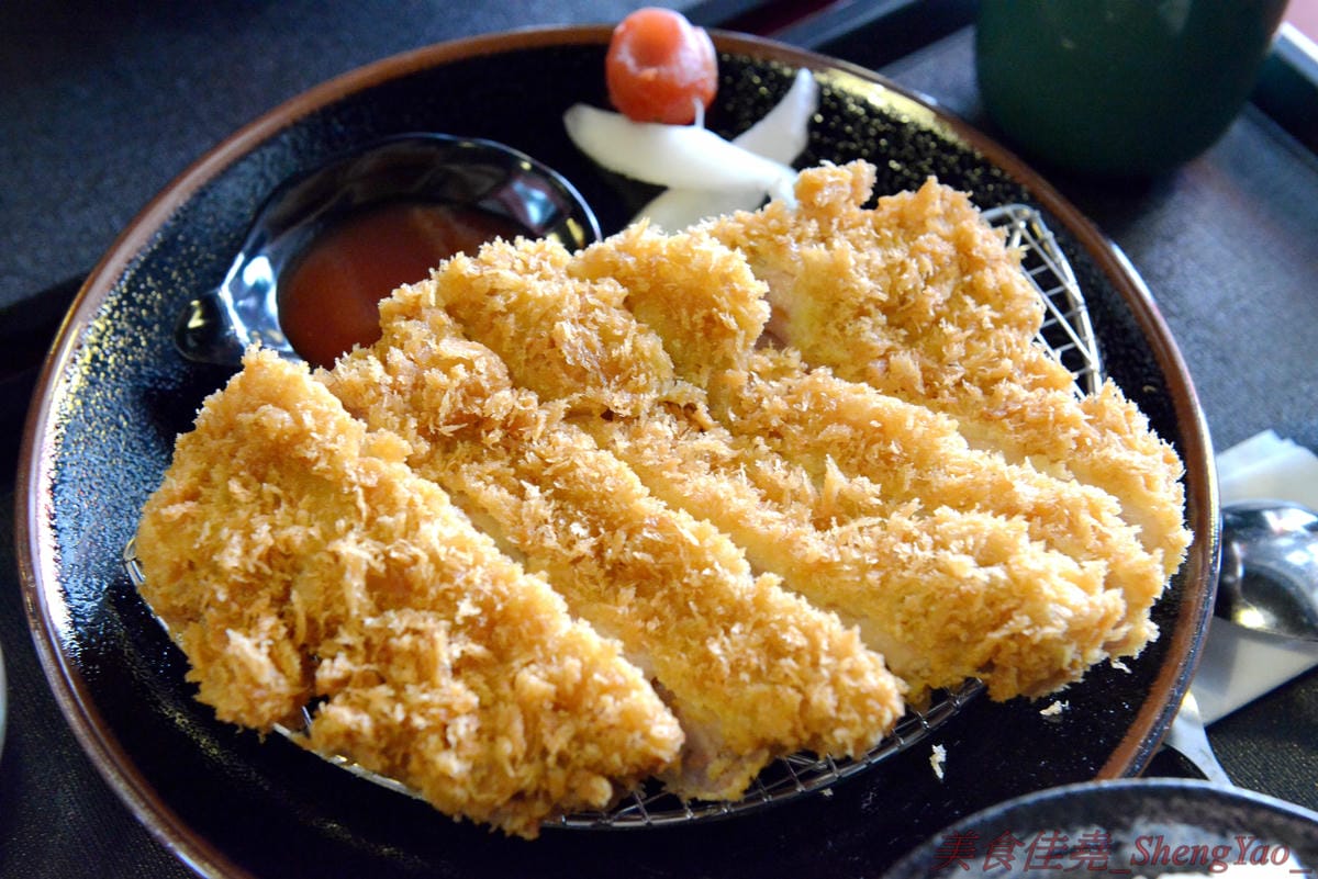 [台中沙鹿]神泉創意麵食 – 沙鹿新開的拉麵丼飯咖哩專賣店,餐點選擇多樣化,炸物類還不錯,價格不貴,目前點兩份特定系列套餐就送日式黃金豬排一份。(已歇業)