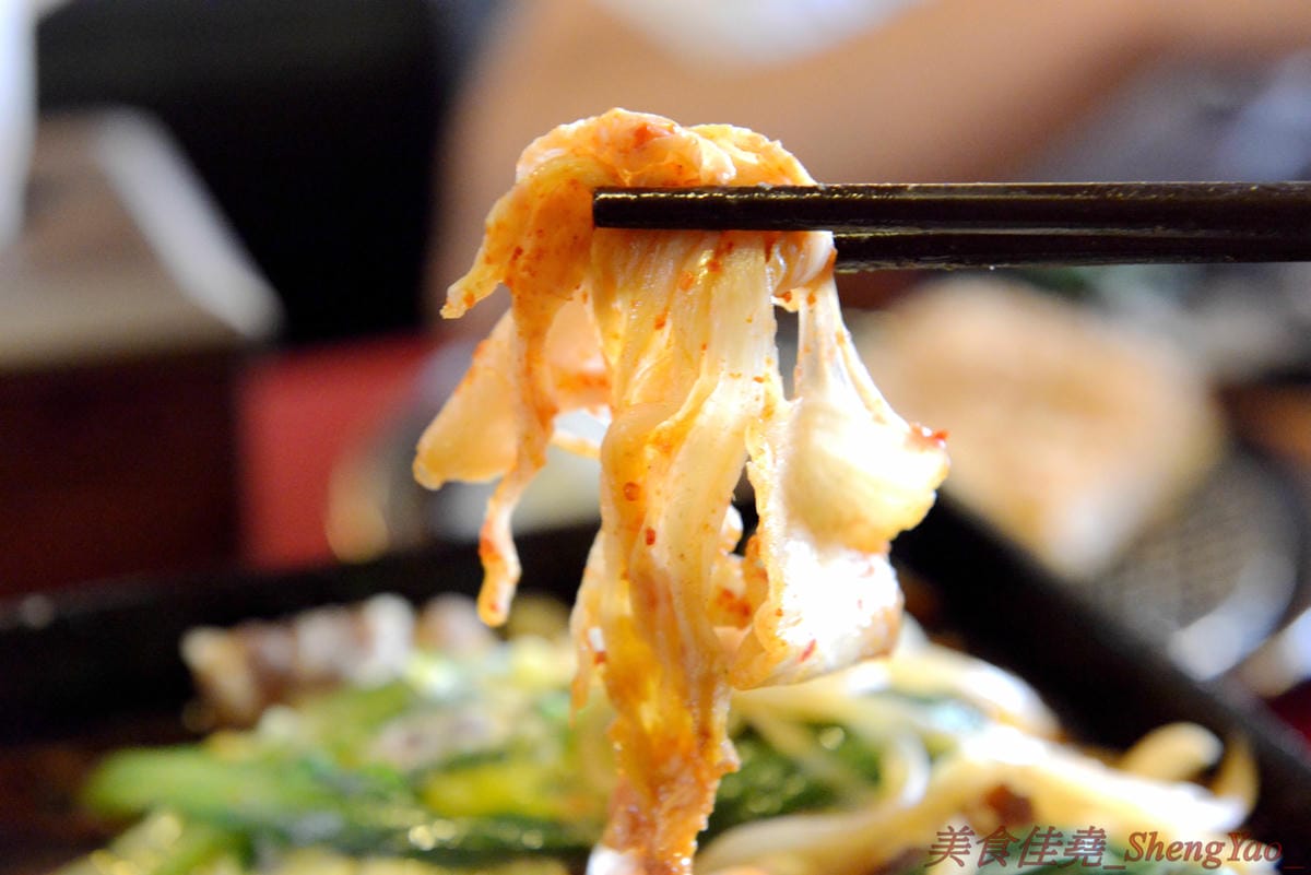 [台中沙鹿]神泉創意麵食 – 沙鹿新開的拉麵丼飯咖哩專賣店,餐點選擇多樣化,炸物類還不錯,價格不貴,目前點兩份特定系列套餐就送日式黃金豬排一份。(已歇業)