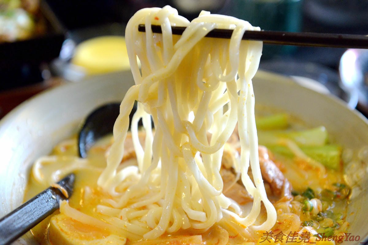 [台中沙鹿]神泉創意麵食 – 沙鹿新開的拉麵丼飯咖哩專賣店,餐點選擇多樣化,炸物類還不錯,價格不貴,目前點兩份特定系列套餐就送日式黃金豬排一份。(已歇業)