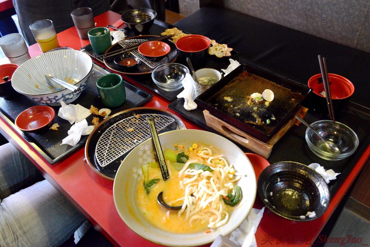 [台中沙鹿]神泉創意麵食 – 沙鹿新開的拉麵丼飯咖哩專賣店,餐點選擇多樣化,炸物類還不錯,價格不貴,目前點兩份特定系列套餐就送日式黃金豬排一份。(已歇業)
