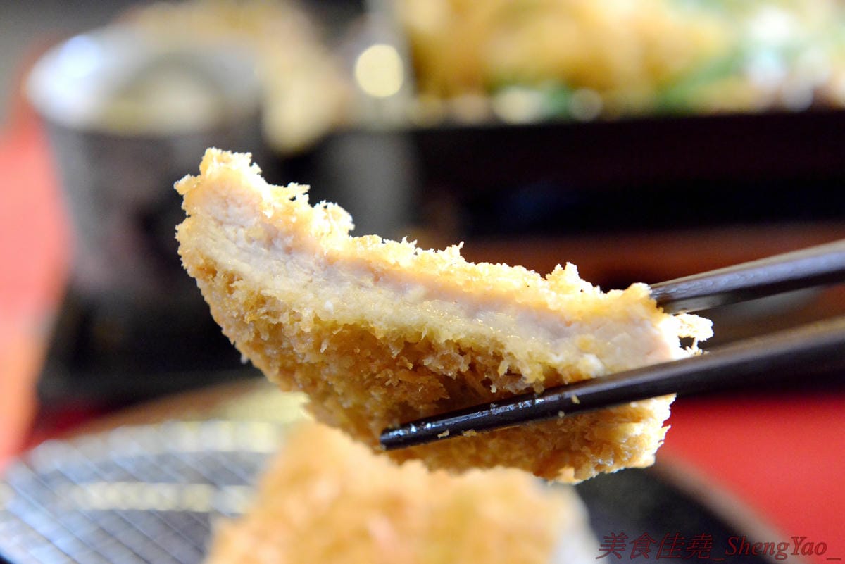 [台中沙鹿]神泉創意麵食 – 沙鹿新開的拉麵丼飯咖哩專賣店,餐點選擇多樣化,炸物類還不錯,價格不貴,目前點兩份特定系列套餐就送日式黃金豬排一份。(已歇業)