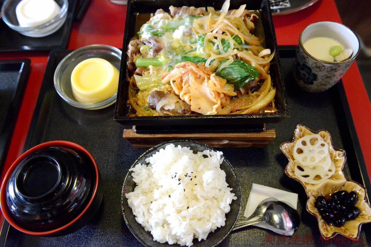[台中沙鹿]神泉創意麵食 – 沙鹿新開的拉麵丼飯咖哩專賣店,餐點選擇多樣化,炸物類還不錯,價格不貴,目前點兩份特定系列套餐就送日式黃金豬排一份。(已歇業)