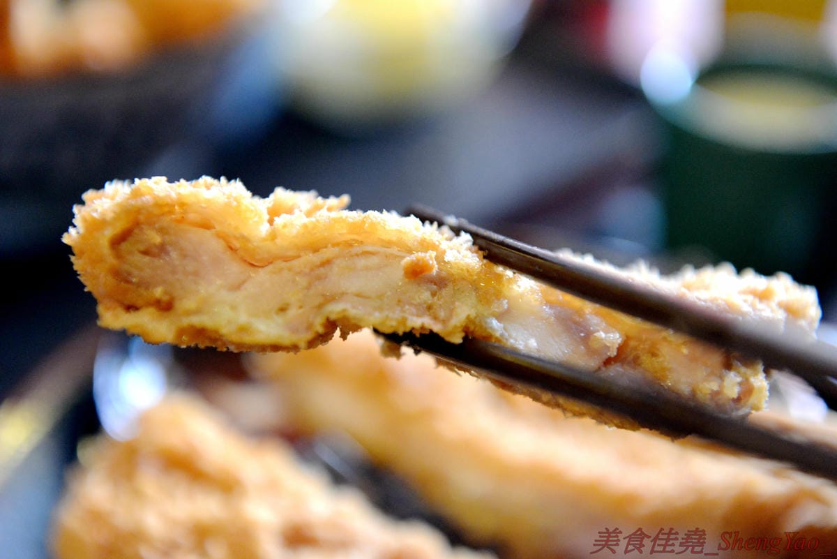 [台中沙鹿]神泉創意麵食 – 沙鹿新開的拉麵丼飯咖哩專賣店,餐點選擇多樣化,炸物類還不錯,價格不貴,目前點兩份特定系列套餐就送日式黃金豬排一份。(已歇業)