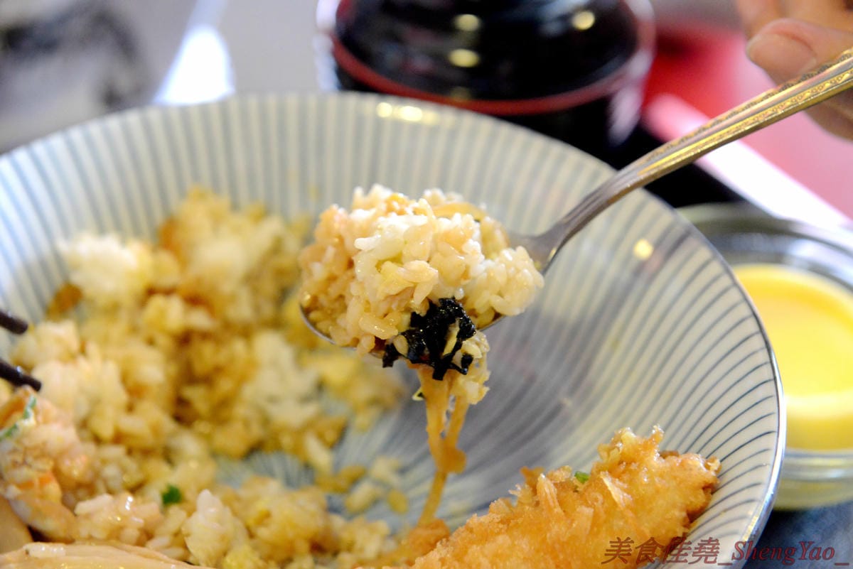 [台中沙鹿]神泉創意麵食 – 沙鹿新開的拉麵丼飯咖哩專賣店,餐點選擇多樣化,炸物類還不錯,價格不貴,目前點兩份特定系列套餐就送日式黃金豬排一份。(已歇業)