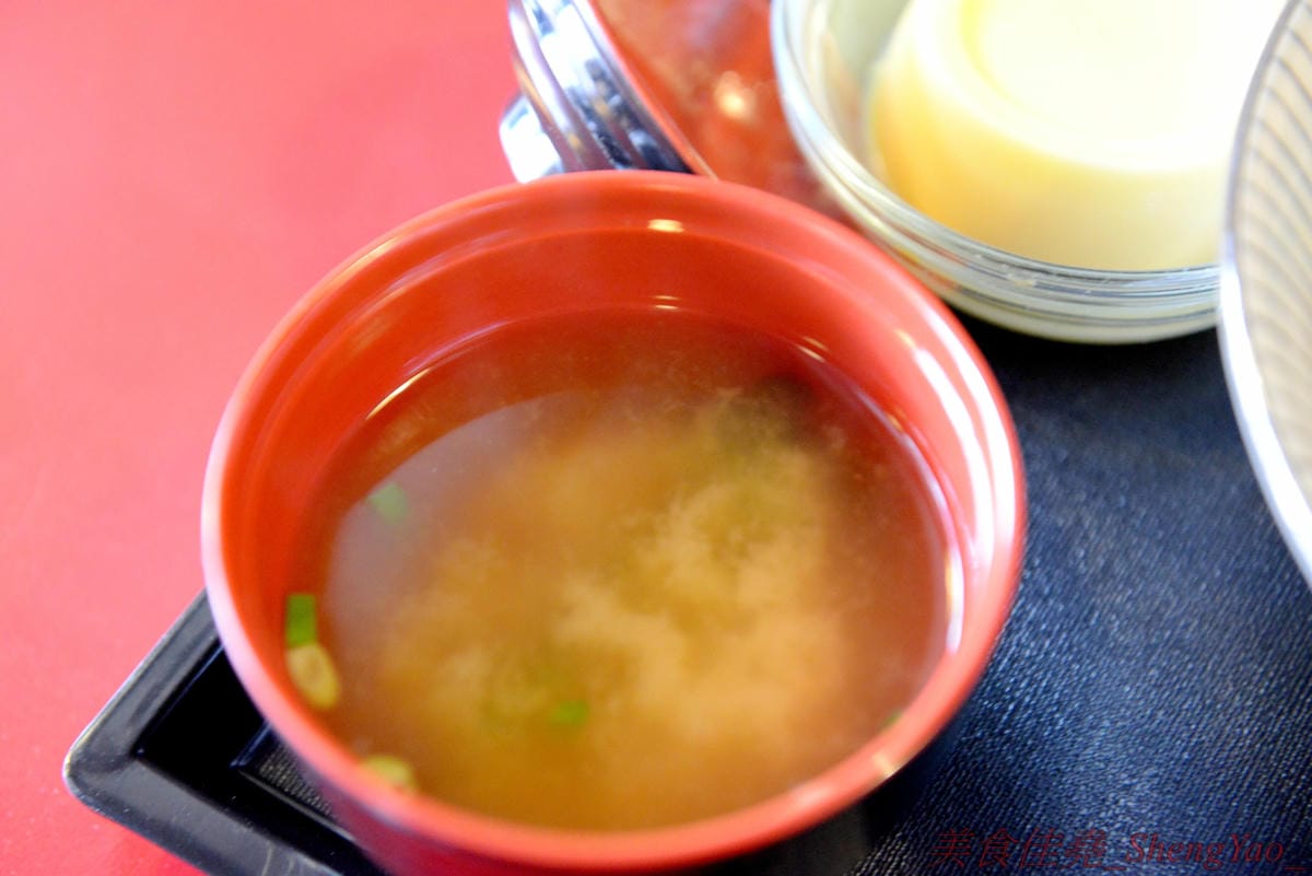 [台中沙鹿]神泉創意麵食 – 沙鹿新開的拉麵丼飯咖哩專賣店,餐點選擇多樣化,炸物類還不錯,價格不貴,目前點兩份特定系列套餐就送日式黃金豬排一份。(已歇業)