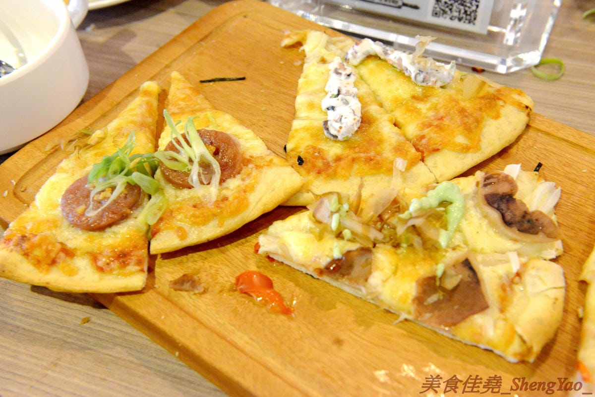 [台中沙鹿]義米蘭Pizza&Pasta – 沙鹿第一家披薩吃到飽餐廳,價位便宜,主餐不錯吃,披薩口味還不少,另外也有炸雞薯條等多種炸物,適合全家大小聚餐的新地方。(已歇業)