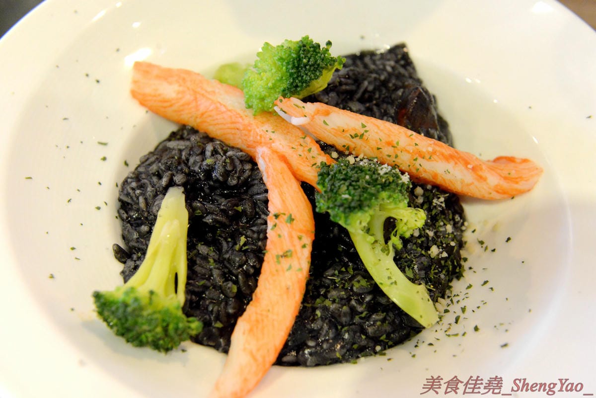 [台中沙鹿]義米蘭Pizza&Pasta – 沙鹿第一家披薩吃到飽餐廳,價位便宜,主餐不錯吃,披薩口味還不少,另外也有炸雞薯條等多種炸物,適合全家大小聚餐的新地方。(已歇業)