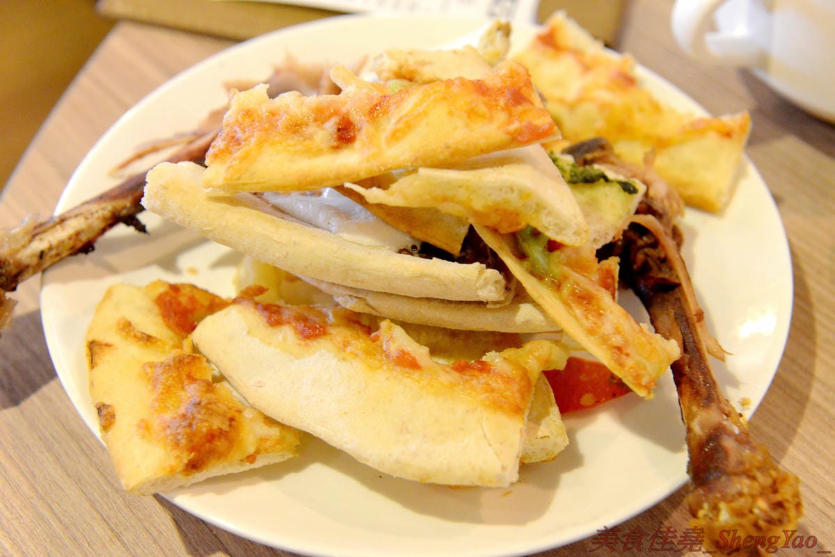 [台中沙鹿]義米蘭Pizza&Pasta – 沙鹿第一家披薩吃到飽餐廳,價位便宜,主餐不錯吃,披薩口味還不少,另外也有炸雞薯條等多種炸物,適合全家大小聚餐的新地方。(已歇業)