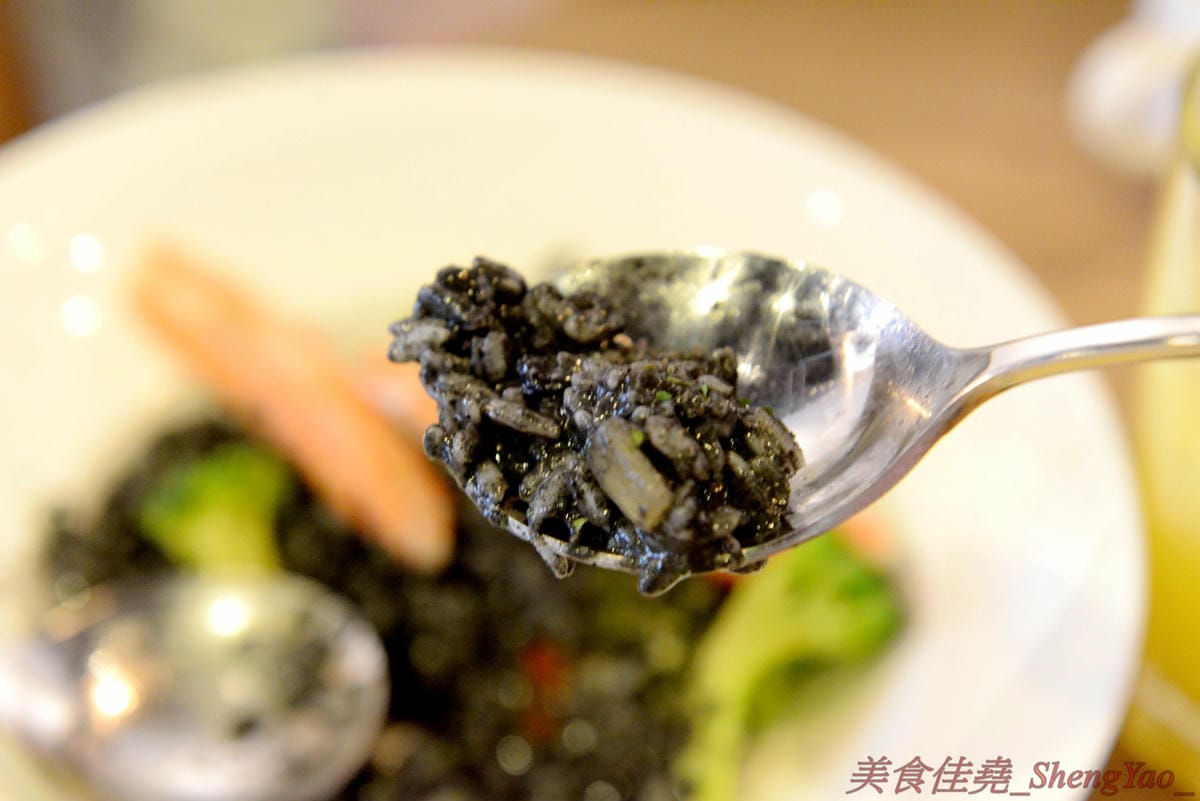 [台中沙鹿]義米蘭Pizza&Pasta – 沙鹿第一家披薩吃到飽餐廳,價位便宜,主餐不錯吃,披薩口味還不少,另外也有炸雞薯條等多種炸物,適合全家大小聚餐的新地方。(已歇業)