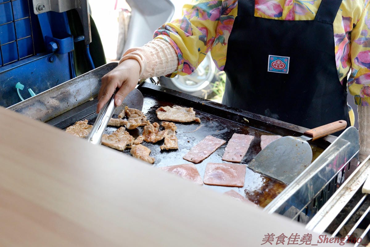 [台中沙鹿]告胖碳烤吐司 – 靜宜商圈碳烤吐司早餐車,碳烤土司香氣十足,搭配店家自己醃製的漢堡肉和里肌肉排,好吃又不貴。(已遷至英才路上)
