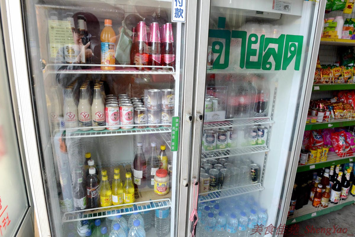 [台中清水]阿威泰式小吃 – 清水罕見的泰國小吃,老闆本身是泰國人,餐點以飯類、河粉冬粉、湯類為主,味道不錯,價格便宜,份量超級大,一份幾乎都夠讓兩個人一起吃,大推塔拋豬蓋飯和涼拌冬粉。