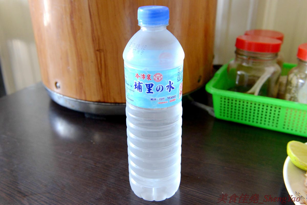 [台中清水]阿威泰式小吃 – 清水罕見的泰國小吃,老闆本身是泰國人,餐點以飯類、河粉冬粉、湯類為主,味道不錯,價格便宜,份量超級大,一份幾乎都夠讓兩個人一起吃,大推塔拋豬蓋飯和涼拌冬粉。