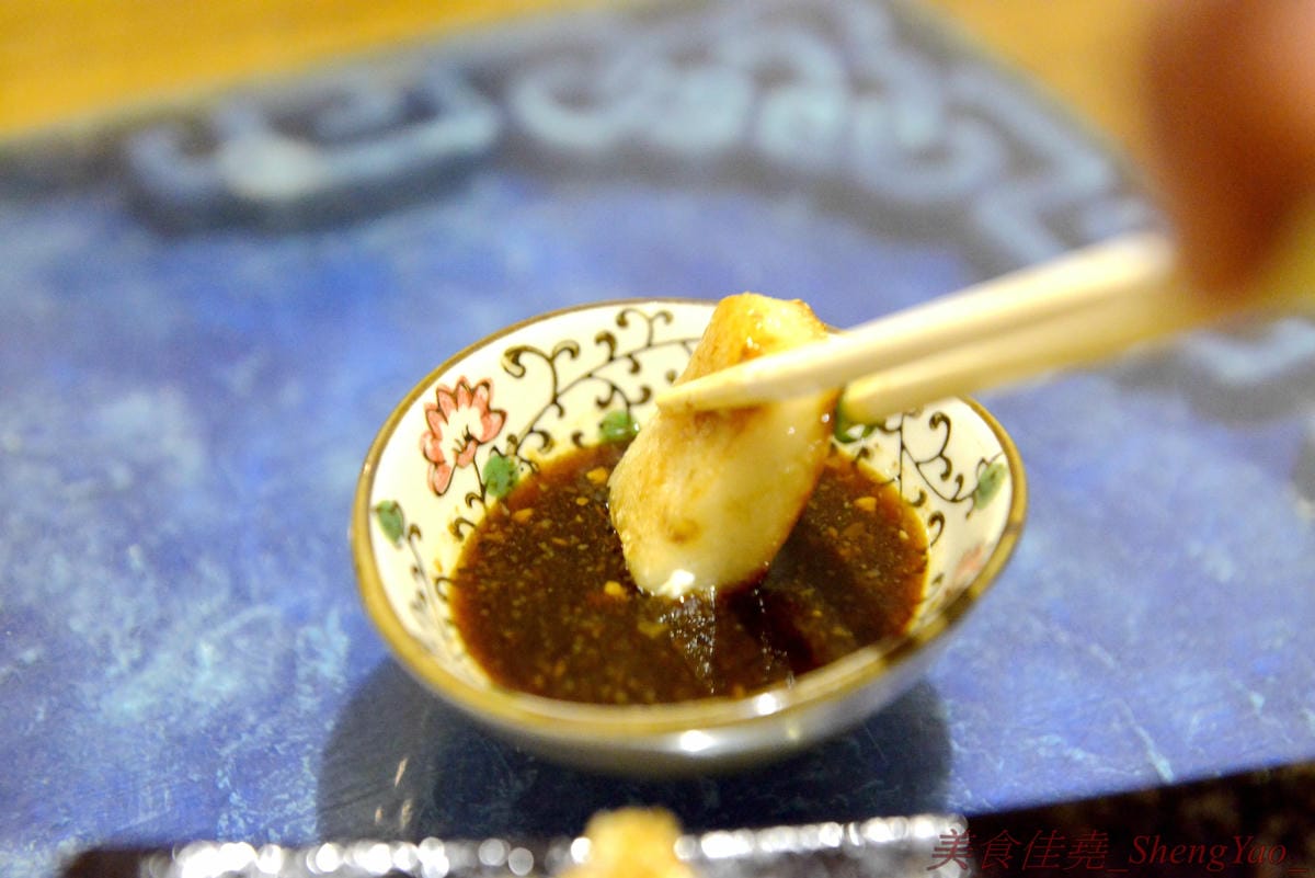 [台中清水]彩虹屋 – 應該是清水僅存唯一一家泡沫紅茶店,25年的歷史帶給無數清水人美好的回憶,店內環境氣氛佳,飲料茶點都不貴,味道上也有一定水準,大推蘿蔔糕加蛋、炸甜不辣和豬排。