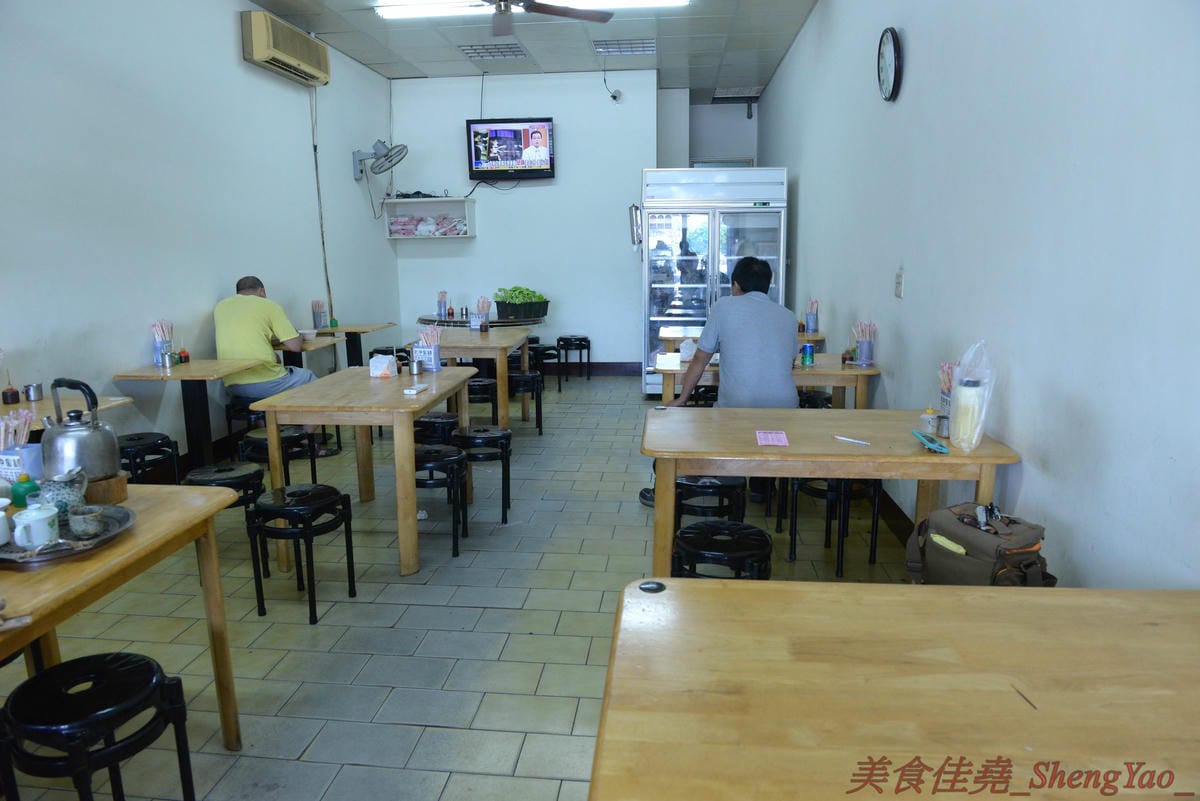 [台中梧棲]牛家村麵食館 – 美食APP推薦的梧棲美食,梧棲天河水斜對面,水餃不貴又好吃,其他就見仁見智。