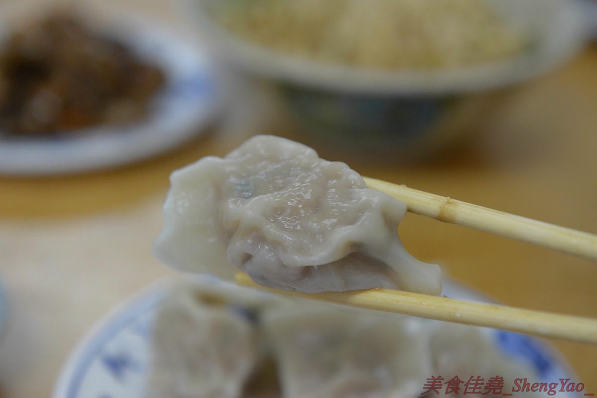 [台中梧棲]牛家村麵食館 – 美食APP推薦的梧棲美食,梧棲天河水斜對面,水餃不貴又好吃,其他就見仁見智。