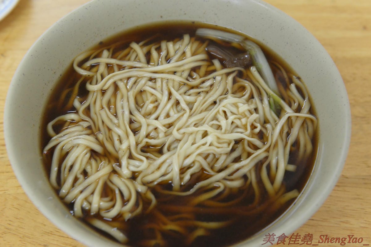 [台中梧棲]牛家村麵食館 – 美食APP推薦的梧棲美食,梧棲天河水斜對面,水餃不貴又好吃,其他就見仁見智。