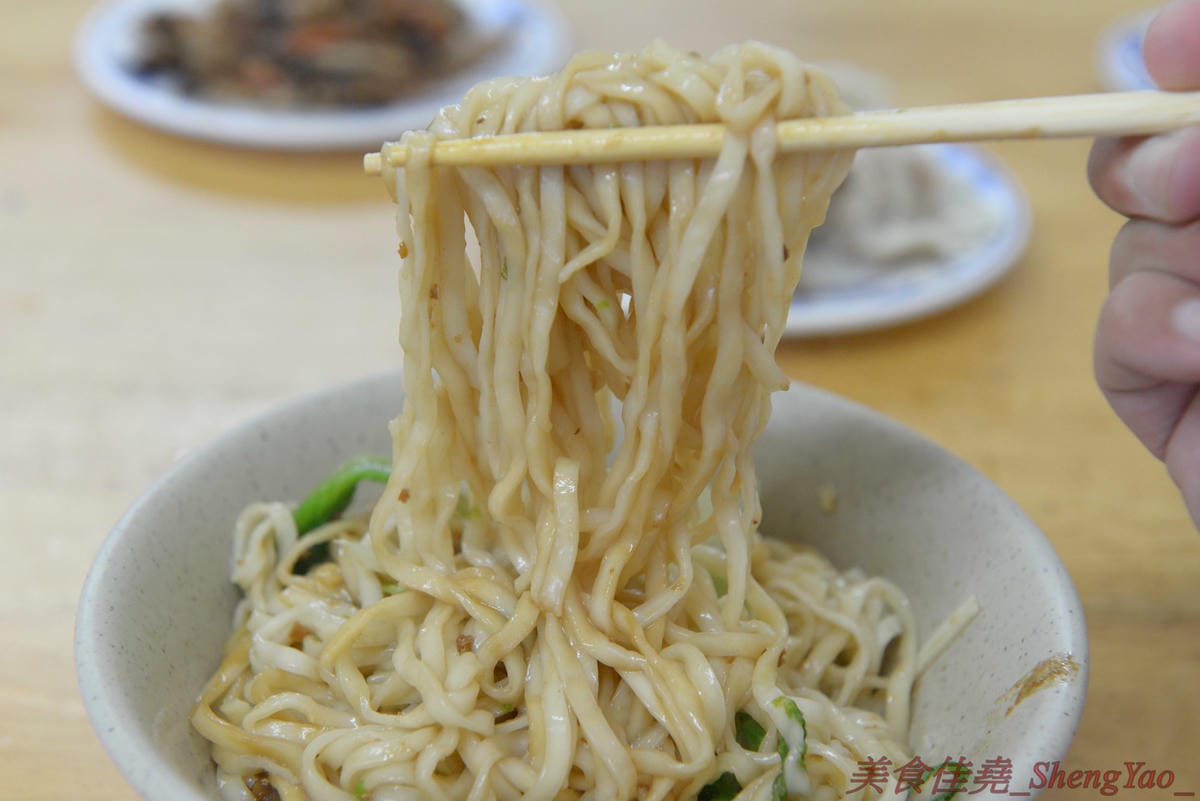[台中梧棲]牛家村麵食館 – 美食APP推薦的梧棲美食,梧棲天河水斜對面,水餃不貴又好吃,其他就見仁見智。