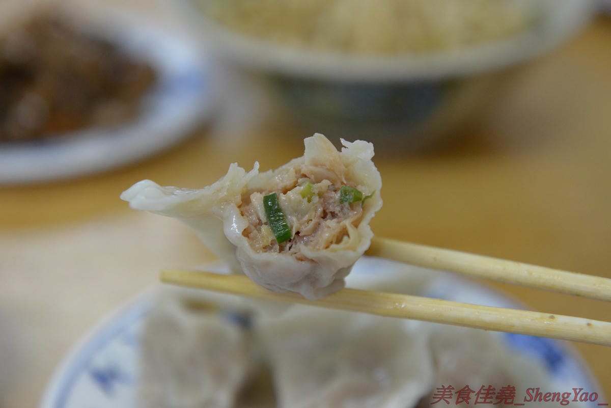 [台中梧棲]牛家村麵食館 – 美食APP推薦的梧棲美食,梧棲天河水斜對面,水餃不貴又好吃,其他就見仁見智。