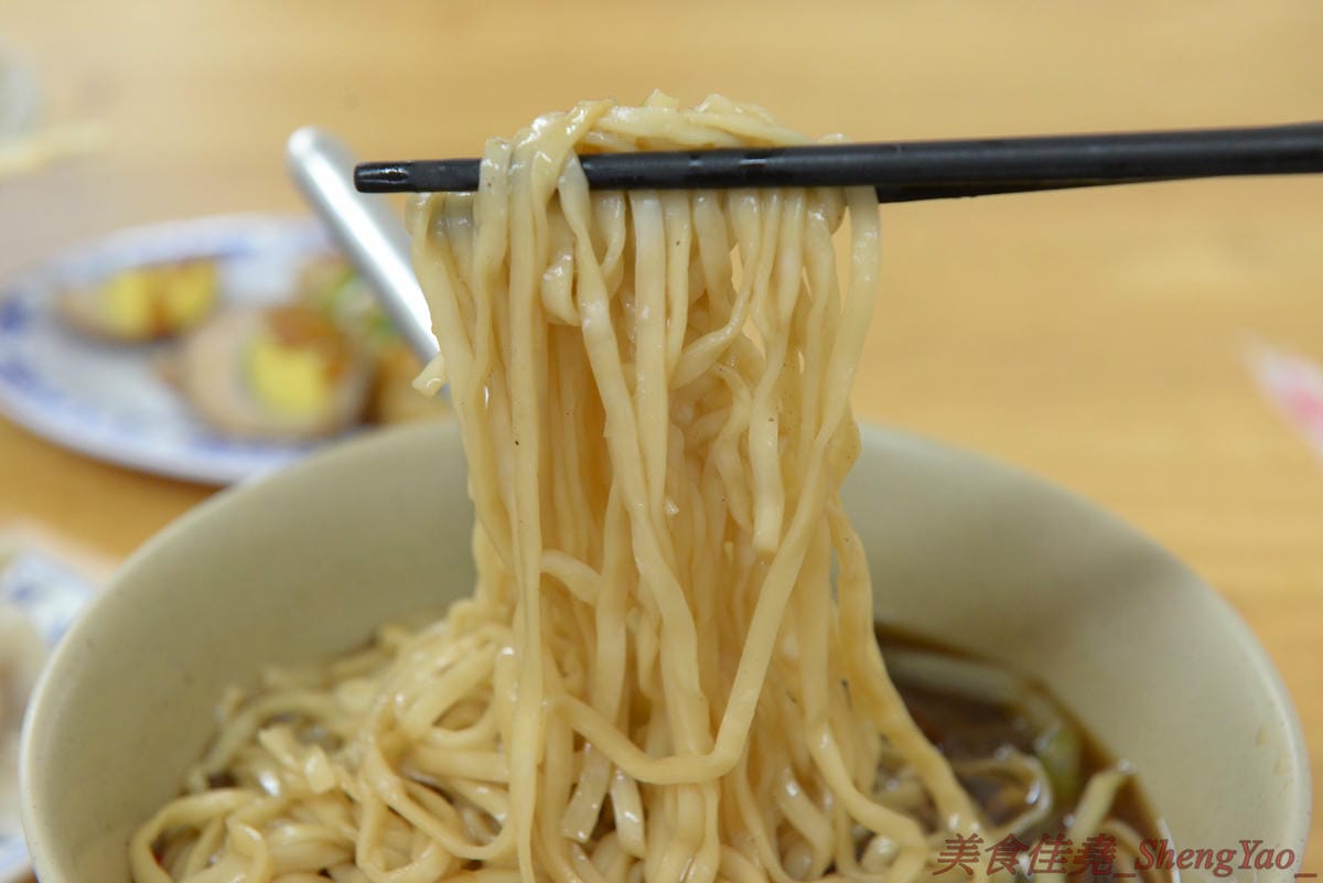 [台中梧棲]牛家村麵食館 – 美食APP推薦的梧棲美食,梧棲天河水斜對面,水餃不貴又好吃,其他就見仁見智。