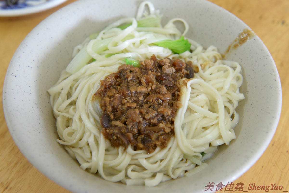 [台中梧棲]牛家村麵食館 – 美食APP推薦的梧棲美食,梧棲天河水斜對面,水餃不貴又好吃,其他就見仁見智。