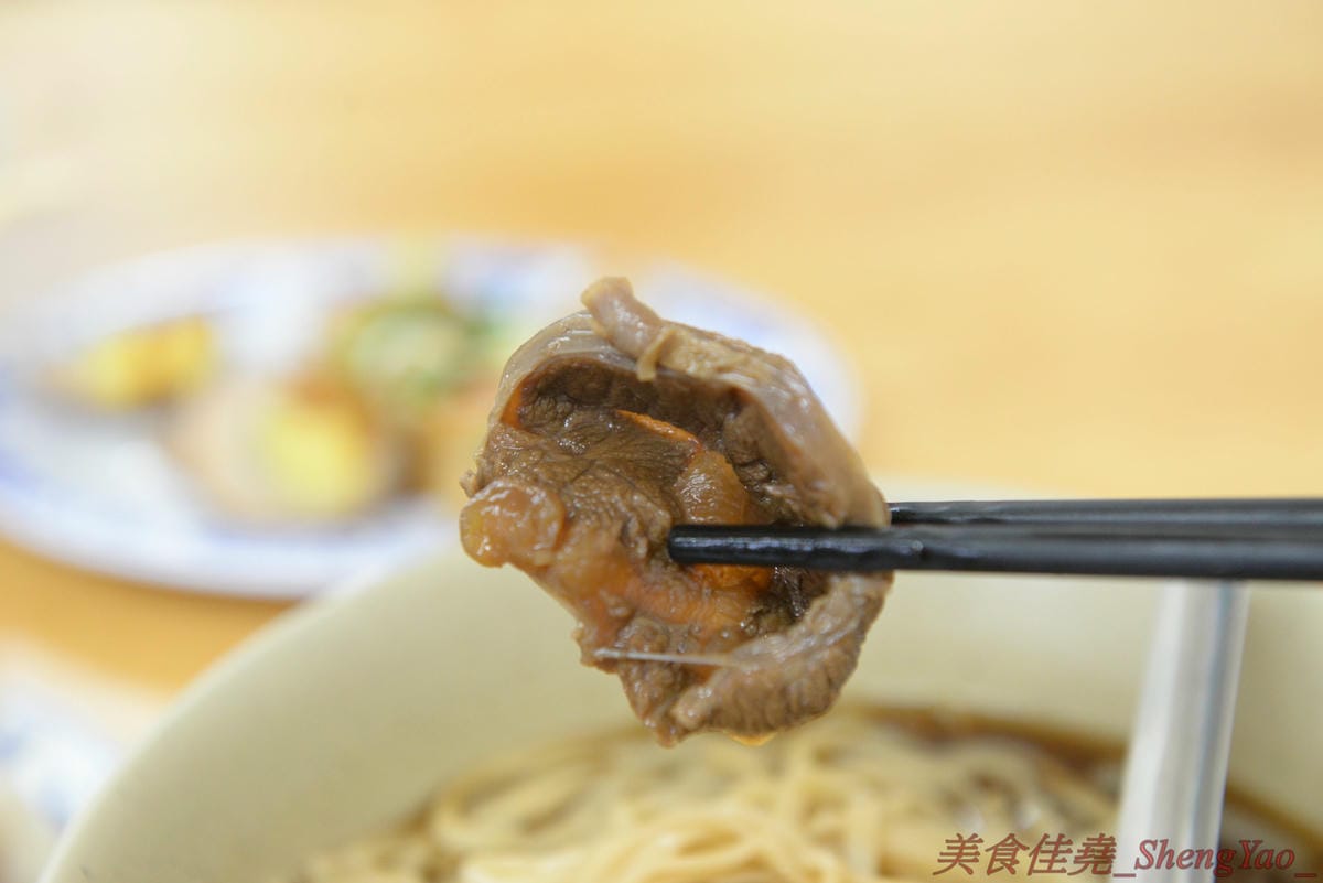 [台中梧棲]牛家村麵食館 – 美食APP推薦的梧棲美食,梧棲天河水斜對面,水餃不貴又好吃,其他就見仁見智。