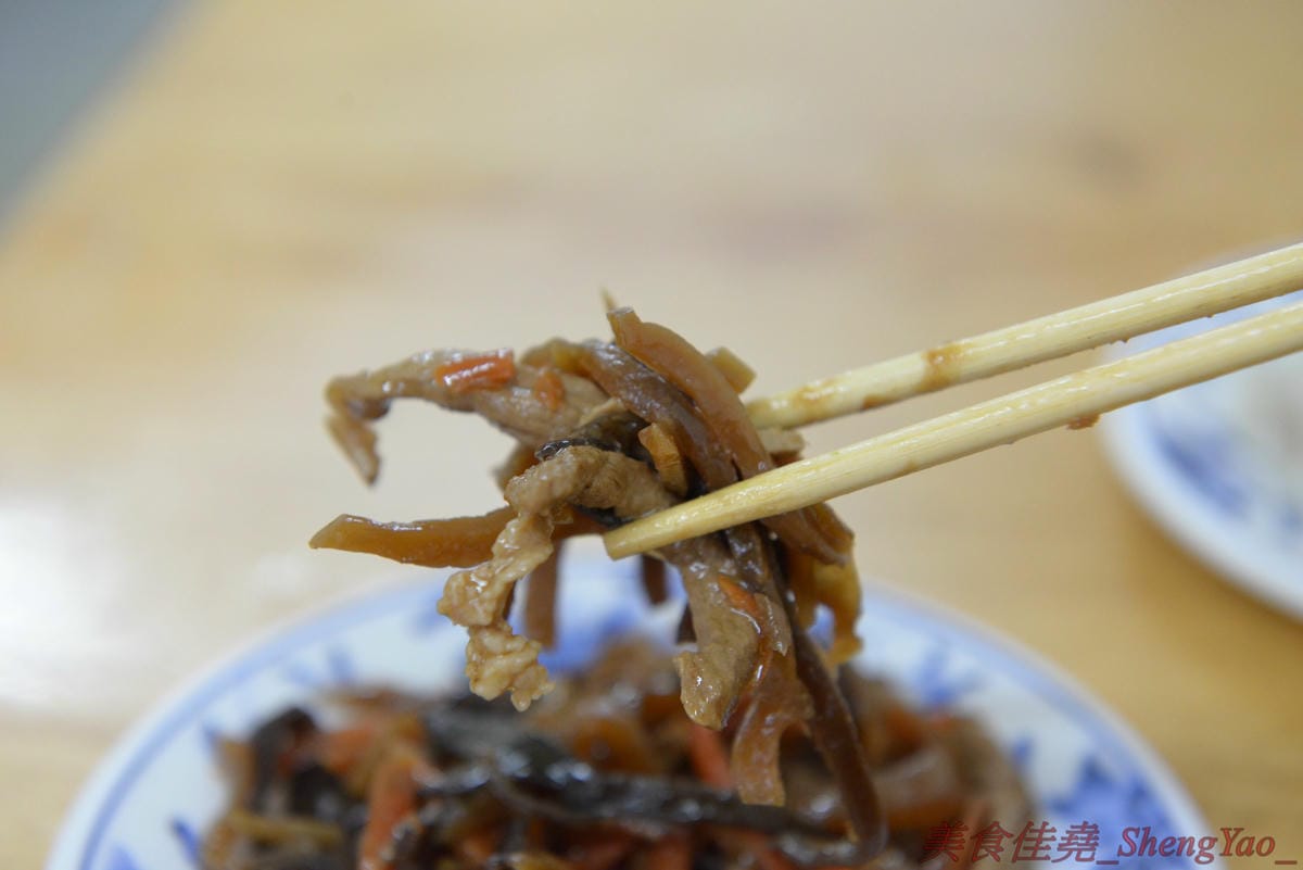 [台中梧棲]牛家村麵食館 – 美食APP推薦的梧棲美食,梧棲天河水斜對面,水餃不貴又好吃,其他就見仁見智。